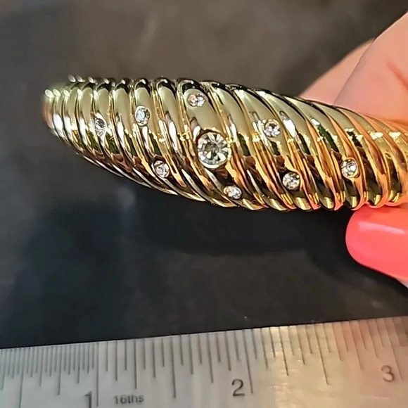 Grace Kelly Collection Trumpet Ribbed Bangle bracelet - Picture 5 of 5